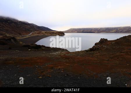 Reykjanesfólkvangur è una splendida riserva naturale in Islanda, piena di meraviglie naturali, tra cui piscine geotermiche e sorgenti termali Foto Stock