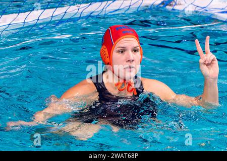 Eindhoven, Paesi Bassi. 6 gennaio 2024. EINDHOVEN, PAESI BASSI - 6 GENNAIO: Laura Aarts dei Paesi Bassi durante la partita dei Campionati europei di pallanuoto femminile 2024 tra Paesi Bassi e Ungheria a Pieter van den Hoogenband Zwemstadion il 6 gennaio 2024 a Eindhoven, Paesi Bassi. (Foto di Joris Verwijst/Agenzia BSR) credito: Agenzia BSR/Alamy Live News Foto Stock