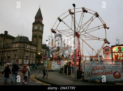 Una vista ravvicinata della grande ruota panoramica al Chorley Winter Wonderland nella città mercato di Chorley, Lancashire, Regno Unito, Europa nel gennaio 2024 Foto Stock