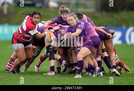 Gloucester, UK, 06 Jan 2024 Meg Davey (Loughborough) passa la palla durante l'Allianz Premiership Womens Rugby Gloucester Hartpury contro Loughborough Lightning all'Alpas Arena Gloucester Regno Unito il 06 gennaio 2024 Alamy Live News Punteggio finale: 42 - 24 credito: Graham Glendinning / GlennSports / Alamy Live News Foto Stock