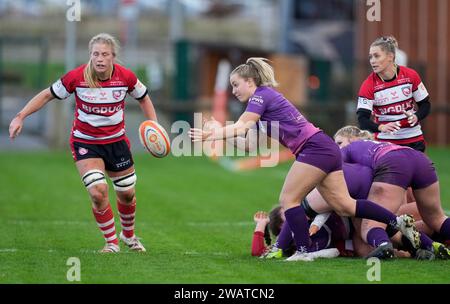 Gloucester, UK, 06 Jan 2024 Meg Davey (Loughborough) passa la palla durante l'Allianz Premiership Womens Rugby Gloucester Hartpury contro Loughborough Lightning all'Alpas Arena Gloucester Regno Unito il 06 gennaio 2024 Alamy Live News Punteggio finale: 42 - 24 credito: Graham Glendinning / GlennSports / Alamy Live News Foto Stock