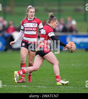 Gloucester, UK, 06 Jan 2024 Natasha Mo Hunt ) Gloucester) in azione durante l'Allianz Premiership Womens Rugby Gloucester Hartpury V Loughborough Lightning all'Alpas Arena Gloucester Regno Unito il 06 gennaio 2024 Alamy Live News punteggio finale: 42 - 24 credito: Graham Glendinning / GlennSports/Alamy Live News Foto Stock