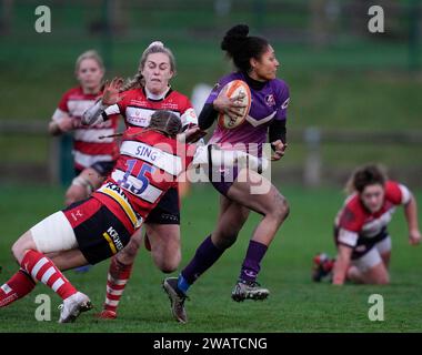 Gloucester, UK, 06 Jan 2024 Bulou Mataitoga (Loughborough) with ball makes break durante l'Allianz Premiership Womens Rugby Gloucester Hartpury V Loughborough Lightning all'Alpas Arena Gloucester Regno Unito il 06 gennaio 2024 Alamy Live News punteggio finale: 42 - 24 credito: Graham Glendinning / GlennSports/Alamy Live News Foto Stock