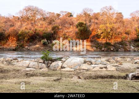 Tramonto, fiume Shire, riserva naturale Majete, Malawi Foto Stock