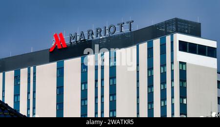 Bonn, Germania 03 gennaio 2024: Facciata dell'hotel Bonn marriott nell'ex quartiere governativo Foto Stock