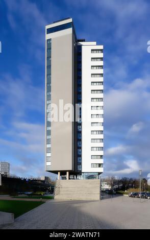 Bonn, Germania 03 gennaio 2024: Costruzione dell'hotel Bonn marriott nell'ex distretto governativo Foto Stock