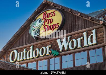 Rancho Cucamonga, CA - 25 dicembre 2023: Bass Pro Shops è una delle più eccitanti esperienze di caccia e pesca all'aperto e shopping avventuroso in America. Foto Stock