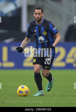 Milano, Italia. 6 gennaio 2024. Hakan Calhanoglu dell'FC Internazionale durante la partita di serie A A Giuseppe Meazza, Milano. Il credito fotografico dovrebbe leggere: Jonathan Moscrop/Sportimage Credit: Sportimage Ltd/Alamy Live News Foto Stock