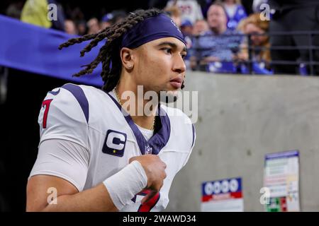 Indianapolis, Indiana, USA. 6 gennaio 2024. Il quarterback degli Houston Texans C.J. Stroud (7) prende il campo prima della partita tra gli Houston Texans e gli Indianapolis Colts al Lucas Oil Stadium, Indianapolis, Indiana. (Immagine di credito: © Scott Stuart/ZUMA Press Wire) SOLO USO EDITORIALE! Non per USO commerciale! Crediti: ZUMA Press, Inc./Alamy Live News Foto Stock