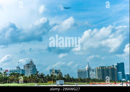 Scopri la magia di Miami attraverso immagini vibranti! Dalle spiagge mozzafiato ai monumenti più rappresentativi, immergiti nell'essenza di questa città costiera. IO Foto Stock