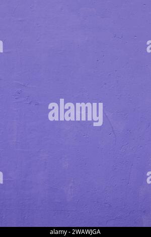 Bellissimo intonaco decorativo grunge viola, lilla, sfondo a parete. Foto Stock