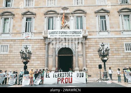 Barcellona, Spagna - 5 giugno 2021: Protesta autorizzata chiedendo più azione sulle politiche ambientali Foto Stock