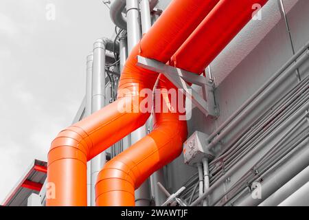 Tubi dell'acqua, tubi dell'aria, tubi del sistema di irrigazione a bassa pressione, progettazione di costruzione di tubazioni in edifici commerciali. Foto Stock