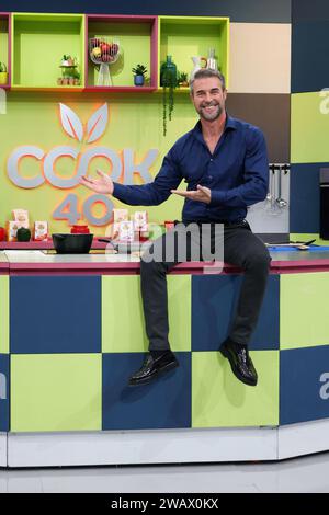 18 dicembre 2023, Napoli, napoli, italia: RAI sede di Napoli, 18/12/2023 programma televisivo di cucina 'COOK 40' - condotta da Flavio Montrucchio. (Immagine di credito: © Fabio Sasso/ZUMA Press Wire) SOLO USO EDITORIALE! Non per USO commerciale! Foto Stock