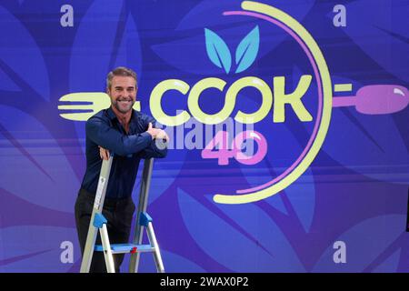 18 dicembre 2023, Napoli, napoli, italia: RAI sede di Napoli, 18/12/2023 programma televisivo di cucina 'COOK 40' - condotta da Flavio Montrucchio. (Immagine di credito: © Fabio Sasso/ZUMA Press Wire) SOLO USO EDITORIALE! Non per USO commerciale! Foto Stock