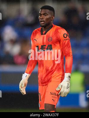 Vitoria, Spagna. 6 gennaio 2024. Jesus Owono del Deportivo Alaves guarda durante la partita della Coppa El Rey Round del 32 tra il Deportivo Alaves e il Real Betis Balompie allo Stadio Mendizorrotza il 6 gennaio 2024 a Vitoria, in Spagna. Credito: Cesar Ortiz Gonzalez/Alamy Live News Foto Stock