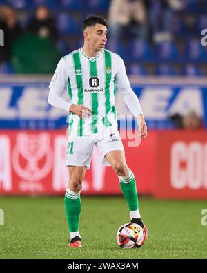 Vitoria, Spagna. 6 gennaio 2024. Marc Roca del Real Betis in azione durante il round della Copa El Rey 32 tra il Deportivo Alaves e il Real Betis Balompie allo Stadio Mendizorrotza il 6 gennaio 2024 a Vitoria, in Spagna. Credito: Cesar Ortiz Gonzalez/Alamy Live News Foto Stock