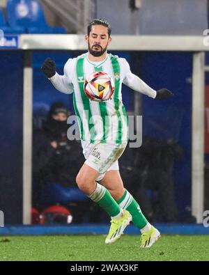 Vitoria, Spagna. 6 gennaio 2024. ISCO Alarcon del Real Betis in azione durante il round della Copa El Rey 32 match tra il Deportivo Alaves e il Real Betis Balompie al Mendizorrotza Stadium il 6 gennaio 2024 a Vitoria, in Spagna. Credito: Cesar Ortiz Gonzalez/Alamy Live News Foto Stock