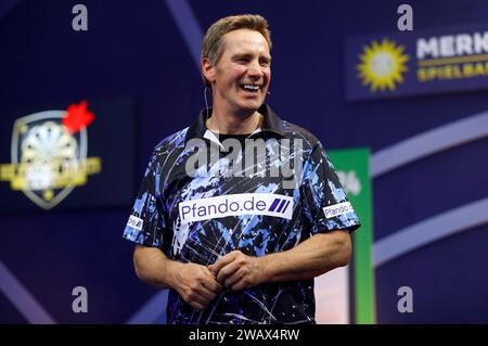 Jürgen Milski bei der Promi-Darts-WM 2024 im Maritim Hotel. Düsseldorf, 06.01.2024 *** Jürgen Milski al Campionato del mondo Celebrity Darts 2024 al Maritim Hotel Düsseldorf, 06 01 2024 foto:XT.xSchröerx/xFuturexImagex promi darts 4114 Foto Stock
