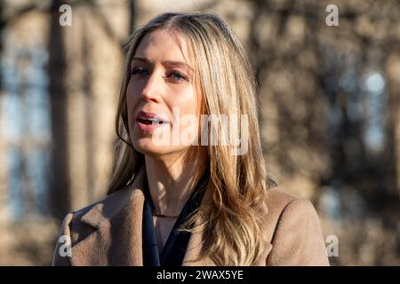 Londra, Regno Unito. 7 gennaio 2024. Laura Trott - Capo Segretario al Tesoro è intervistata al Victoria Tower Gardens. Credito: Justin ng/Alamy Live News Foto Stock