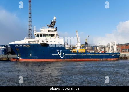 Nave di servizio sismica Ocean Fortune nel porto di Cuxhaven, Germania Foto Stock