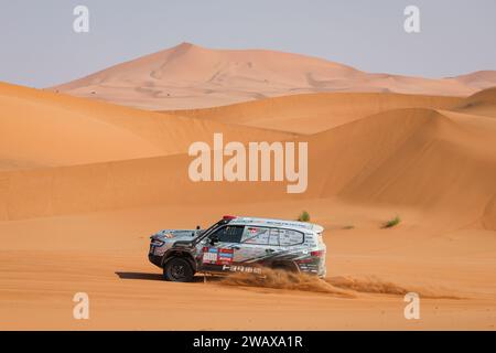 500 MIURA Akira (jpn), BARBET Mayeul (fra), Toyota Auto Body, Toyota Land Cruiser GR Sport, Motul, FIA Stock, azione durante la fase 2 della Dakar 2024 il 7 gennaio 2024 tra al Henakiyah e al Duwadimi, Arabia Saudita Foto Stock