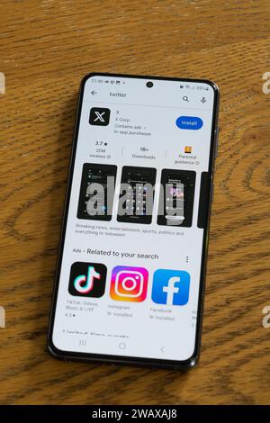 La pagina di installazione di X App (precedentemente twitter) su uno schermo dello smartphone di American Company X Corp, Regno Unito. Tema: Social network, social network Foto Stock