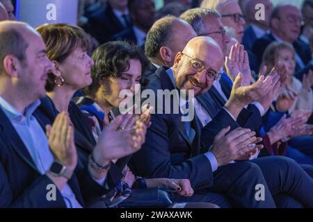 Louvain la Neuve, Belgio. 7 gennaio 2024. Xavier Bettel, Sottosegretario di Stato per l’agenda digitale e la privacy Mathieu Michel, ministro vallone dei servizi pubblici, TIC, semplificazione amministrativa, indennità familiare, turismo, patrimonio e sicurezza stradale Valerie De Bue, ministro degli Esteri Hadja Lahbib, SIG. Charles Michel e foto durante il congresso nazionale di capodanno del partito liberale francofono MR (Mouvement Reformateur), domenica 07 gennaio 2024, a Louvain-la-Neuve. BELGA PHOTO NICOLAS MAETERLINCK Credit: Belga News Agency/Alamy Live News Foto Stock