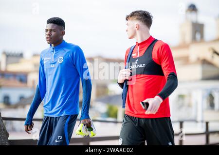 Benidorm, Spagna. 7 gennaio 2024. Josue Ndenge Kongolo di Genk e Vic Chambaere portiere di Genk, foto durante una sessione di allenamento al campo di allenamento invernale della squadra di calcio belga KRC Genk, a Benidorm, Spagna, domenica 07 gennaio 2024. BELGA PHOTO JASPER JACOBS Credit: Belga News Agency/Alamy Live News Foto Stock