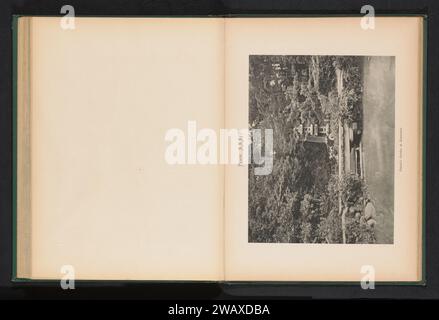Vista dei giardini di a Daimio a Kanazawa, Giappone, Kazumasa Ogawa, c. 1888 - in o prima del 1893 stampa fotomeccanica giardino collotipo di carta Kanazawa. Stagno Kanazawa Foto Stock