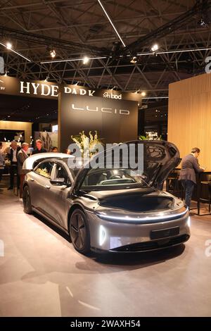 La Lucid Air Grand Touring (un'auto elettrica) di Lucid Motors come mostrato al Masters Expo di Amsterdam RAI, nei Paesi Bassi; con cofano aperto Foto Stock