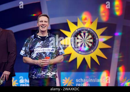Moderatore Jürgen Milski bei der Pro7 Promi Darts WM 2024 übertragen von Joyn im Maritim Hotel Düsseldorf. Düsseldorf, 06.01.2024 NRW Deutschland *** Presenter Jürgen Milski al Pro7 Celebrity Darts World Championship 2024 trasmesso da Joyn al Maritim Hotel Düsseldorf Düsseldorf, 06 01 2024 NRW Germania Copyright: XChristophxHardtx Foto Stock