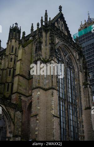 Domstraat 25, 3512 JA Utrecht, Paesi Bassi - 27 dicembre 2023: Torre del Duomo e Cattedrale di San Martino. Foto Stock