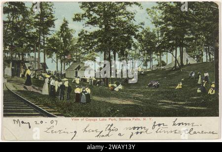 Vista del Parco del Lago Cayuga, delle Cascate Seneca, N.Y., 1901 - 1907 faccia fotomeccanica stampata nel Parco del Lago Cayuga con Ferrotypietent, Seneca Falls, New York. Autore: Seneca Fallspublisher: Rochester Cardboard Collotype / Writing (Processes) Park. lago. studio - fotografo Seneca Falls Foto Stock