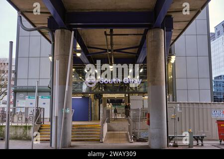 South Quay DLR Station, Canary Wharf, Londra, E14, Regno Unito Foto Stock