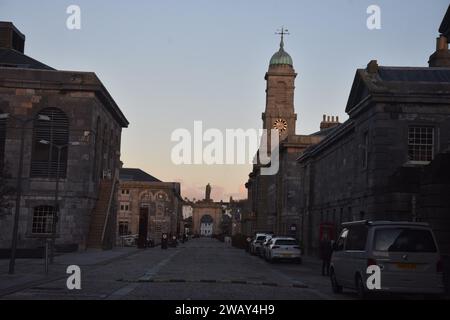 Il Royal William Yard fa parte della storia navale di Plymouth con una collezione di edifici classificati di grado I. Foto Stock