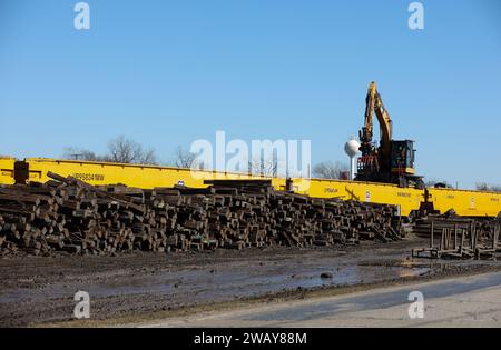 6 gennaio 2024: A Union Pacific Railroad Maintenance of Way Crew lavora su una sezione di binario a Hutto, Texas, circa 20 miglia a nord-est del centro di Austin, il 6 gennaio 2024. (Immagine di credito: © Scott Coleman/ZUMA Press Wire) SOLO USO EDITORIALE! Non per USO commerciale! Foto Stock