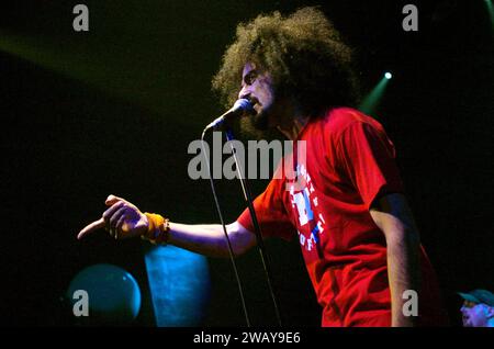 Milano Italia 2004-11-25 : Caparezza,cantante italiana,durante il concerto dal vivo al Rock TV Festival al Rolling Stone Foto Stock