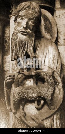Cattedrale di Chartres, Francia nel 1947 - Una statua di San Giovanni Battista. --Cathédrale de Chartres, France en 1947 - Une statue de Saint Jean-Baptiste. -- Foto Stock