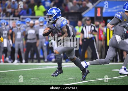 DETROIT, mi - GENNAIO 07: Il running back dei Detroit Lions (5) David Montgomery in azione durante la partita tra Minnesota Vikings e Detroit Lions il 7 gennaio 2024 al Ford Field di Detroit, Michigan (foto di Allan Dranberg/CSM) credito: Cal Sport Media/Alamy Live News Foto Stock