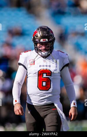 Charlotte, NC, USA. 7 gennaio 2024. Il quarterback dei Tampa Bay Buccaneers Baker Mayfield (6) nella partita NFL contro i Carolina Panthers a Charlotte, NC. (Scott Kinser/Cal Sport Media). Credito: csm/Alamy Live News Foto Stock