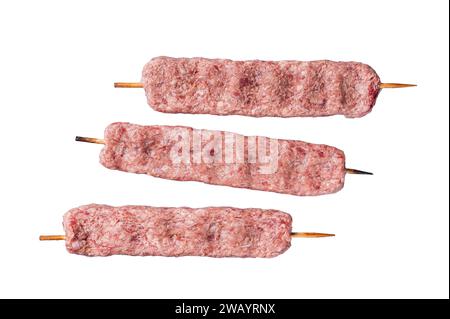 Raw Turkish Adana shish kebab isolato su sfondo bianco, vista dall'alto Foto Stock