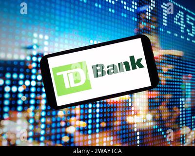 Konskie, Polonia - 7 gennaio 2024: Logo aziendale Toronto Dominion Bank visualizzato sullo schermo del telefono cellulare Foto Stock