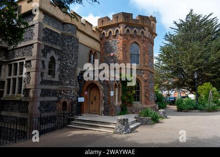 Monumento del castello di Whitstable. Vista sul vecchio forte medievale e sui giardini pubblici Foto Stock