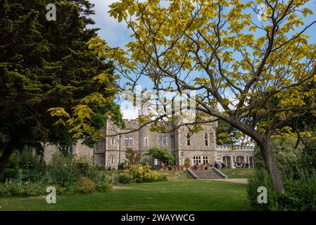 Monumento del castello di Whitstable. Vista sul vecchio forte medievale e sui giardini pubblici Foto Stock