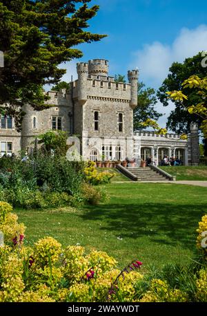 Monumento del castello di Whitstable. Vista sul vecchio forte medievale e sui giardini pubblici Foto Stock