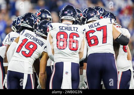 6 gennaio 2024: L'offensiva degli Houston Texans si placa durante l'azione di gara contro gli Indianapolis Colts al Lucas Oil Stadium di Indianapolis, Indiana. John Mersits/CSM. Foto Stock