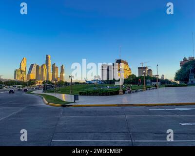 Bellissime riprese aeree di Plaza de Mayo, la Casa Rosada Presidents House, il Kirchner Cultural Centre, a Puerto Madero. Buenos Aires, Argentina Foto Stock