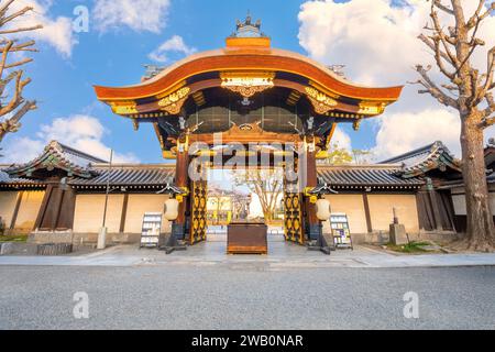 Kyoto, Giappone - marzo 30 2023: Tempio Higashi Honganji situato al centro di Kyoto, una delle due sotto-sette dominanti del Buddhismo Shin in in Giappone e dell'abr Foto Stock