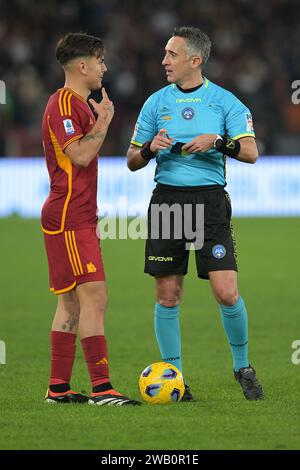 Roma, Italia. 7 gennaio 2024, Stadio Olimpico, Roma, Italia; calcio di serie A; Roma contro Atalanta; Paulo Dybala della AS Roma e l'arbitro Gianluca Aureliano Credit: Roberto Ramaccia/Alamy Live News Foto Stock